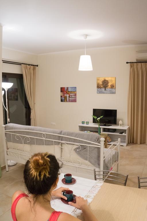 Porfyra'S Island Apartment Makry Gialos  Exterior photo